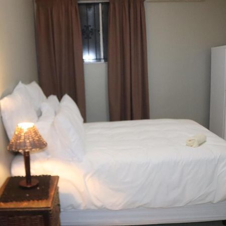 Tlelakufuma Guest House Johannesburg Bagian luar foto