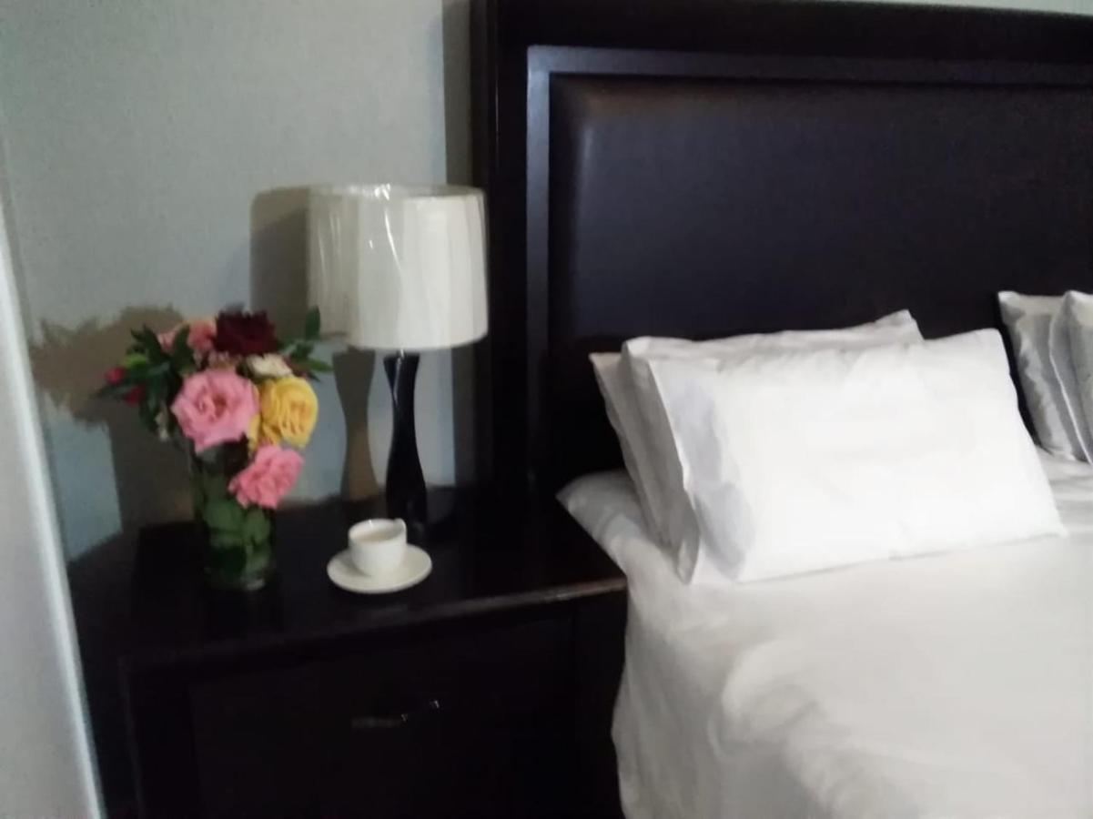 Tlelakufuma Guest House Johannesburg Bagian luar foto