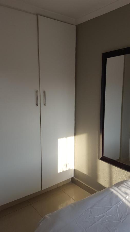 Tlelakufuma Guest House Johannesburg Bagian luar foto