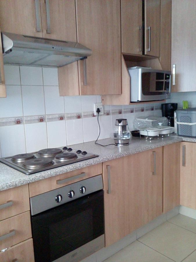 Tlelakufuma Guest House Johannesburg Bagian luar foto