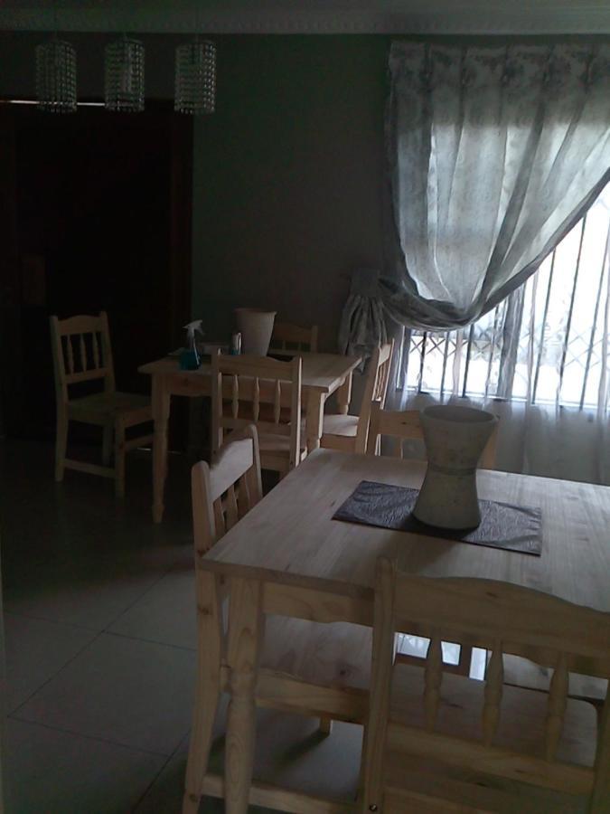 Tlelakufuma Guest House Johannesburg Bagian luar foto