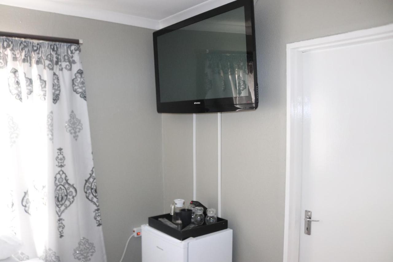 Tlelakufuma Guest House Johannesburg Bagian luar foto