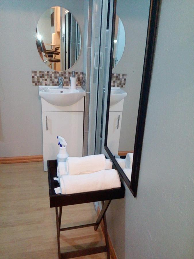 Tlelakufuma Guest House Johannesburg Bagian luar foto