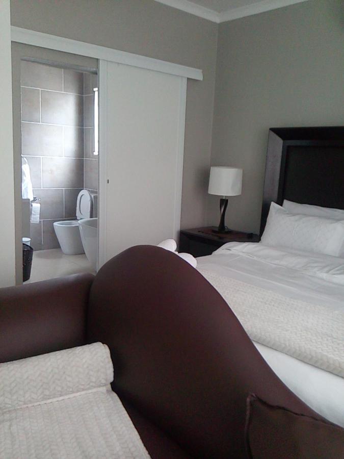 Tlelakufuma Guest House Johannesburg Bagian luar foto